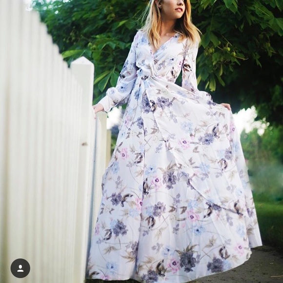 Gorgeous Flowy Floral Maxi Dress 